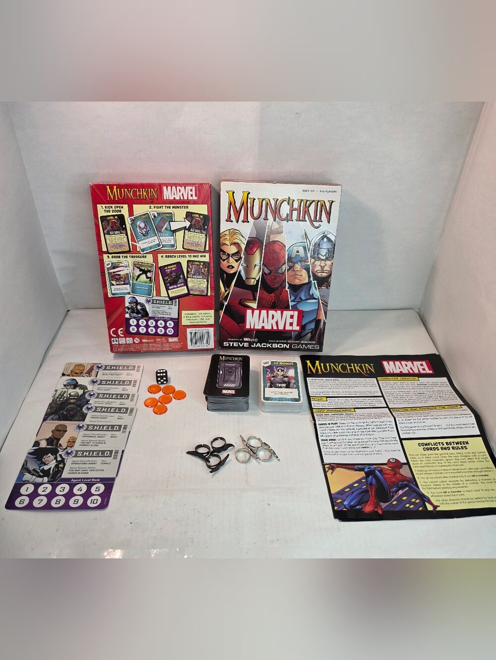 USAopoly Munchkin Marvel Superhero Version.  (2016)